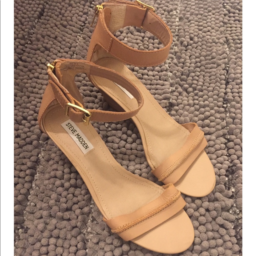 Steve Madden nude wedge sandals